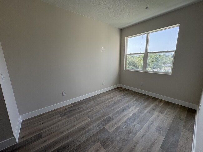 Building Photo - 4424 S Texas Ave
