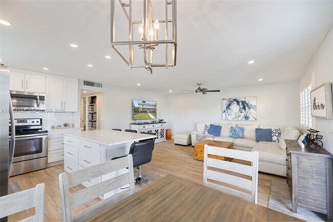 Building Photo - 72 Monaco Ct