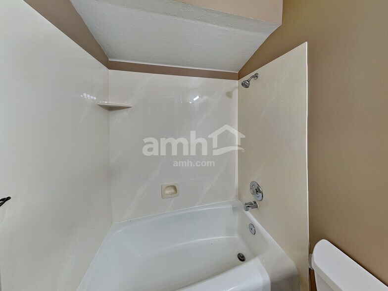 Building Photo - 172 W 2100 S