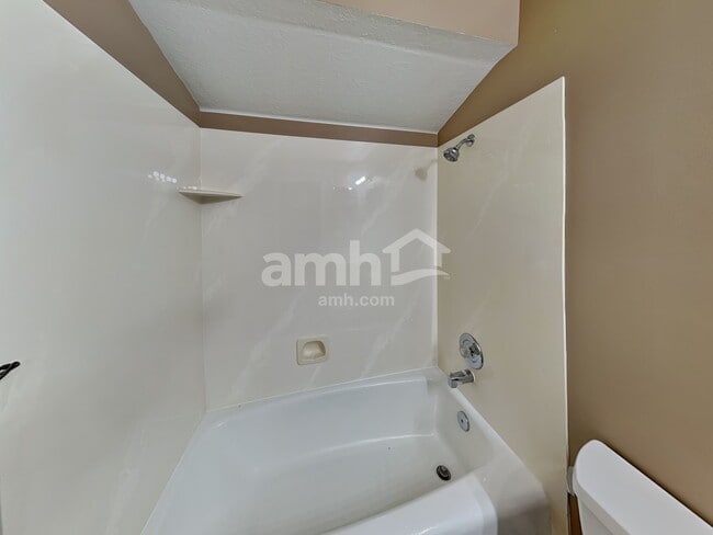 Building Photo - 172 W 2100 S