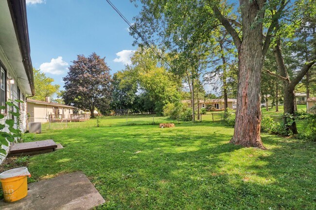 Building Photo - 2610 Killarney Dr