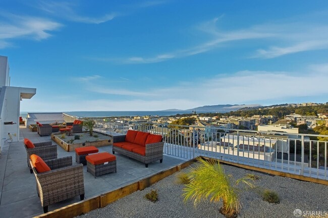 Building Photo - 3945 Judah St