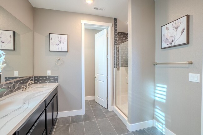 Building Photo - Fully furnished 3 bedroom / 3 bathroom plus an office.