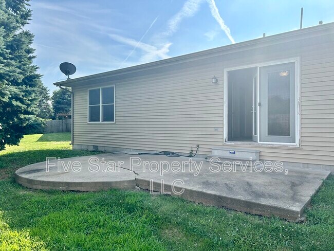 Building Photo - 1420 School House Ln