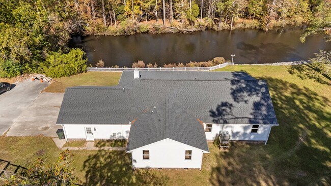 Building Photo - 105 3rd St