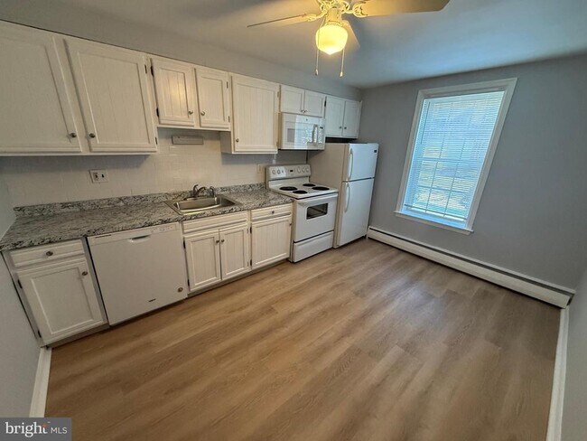 Building Photo - 27 Wallingford Ave