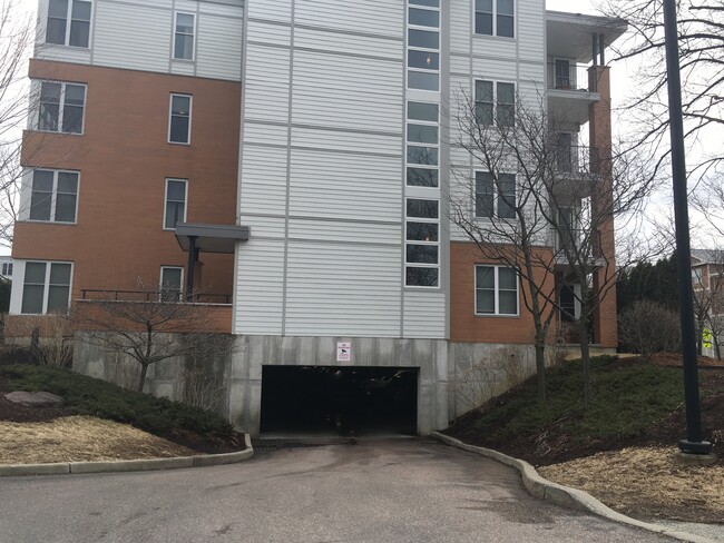 Building Photo - 370 Farrell St