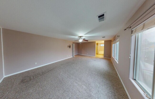 Building Photo - 2638 E Skyview Ave