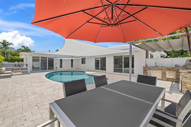 Building Photo - 2816 NE 35th St