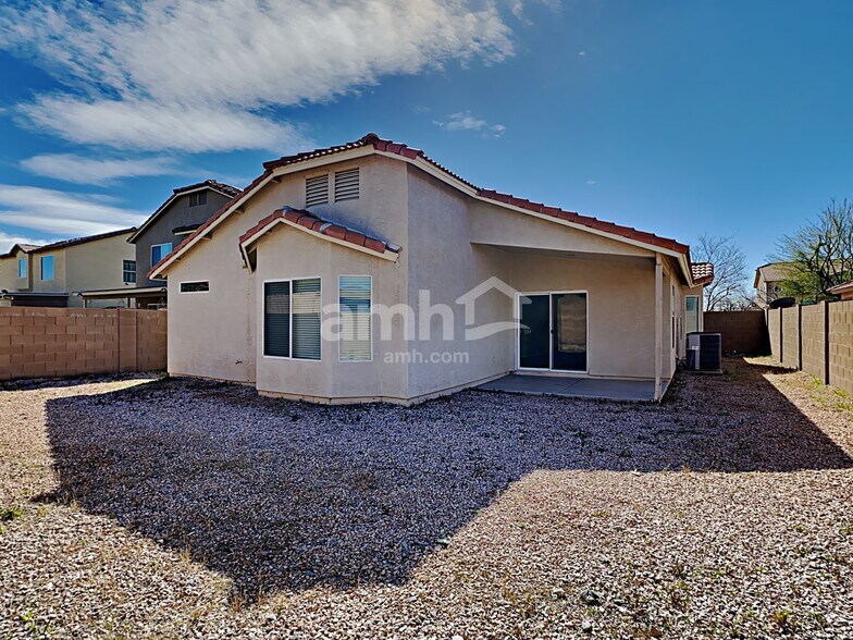 Building Photo - 24160 W Lasso Ln