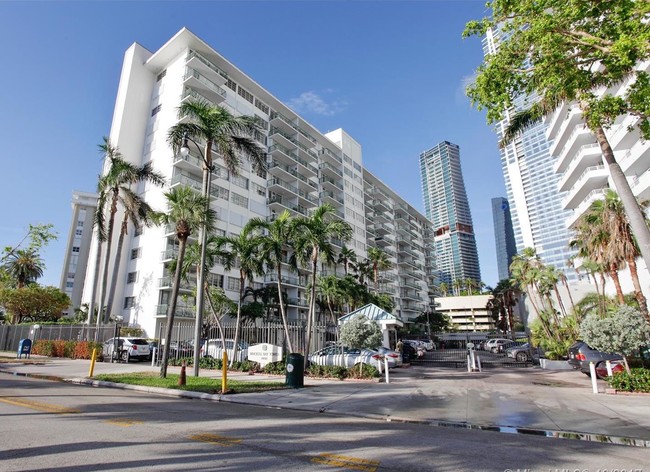 Building Photo - 1408 Brickell Bay Dr