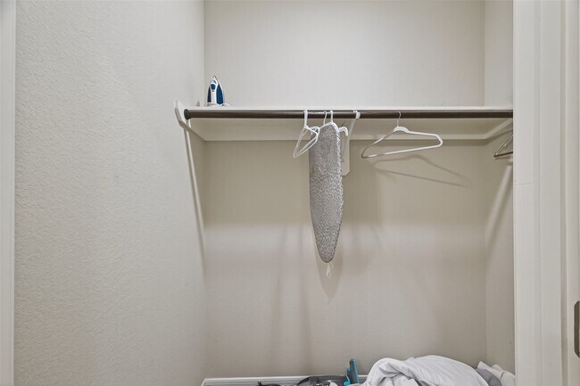 Building Photo - 1009 Niagara St