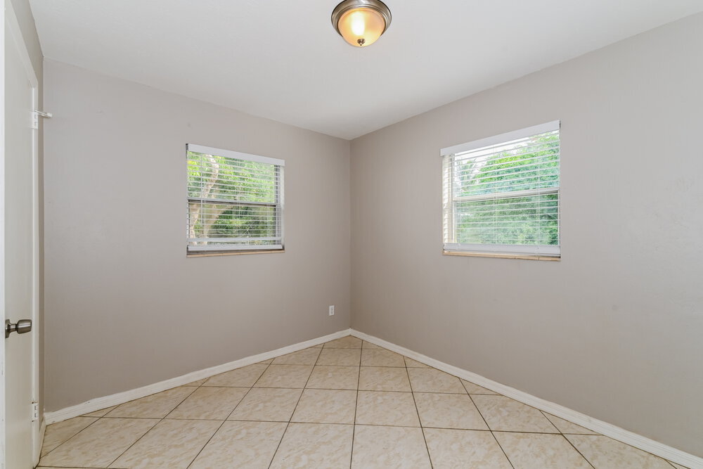 Building Photo - 100 Apache St