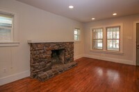 Building Photo - 4BR/2.5BA West Campus - Short Distance to ...