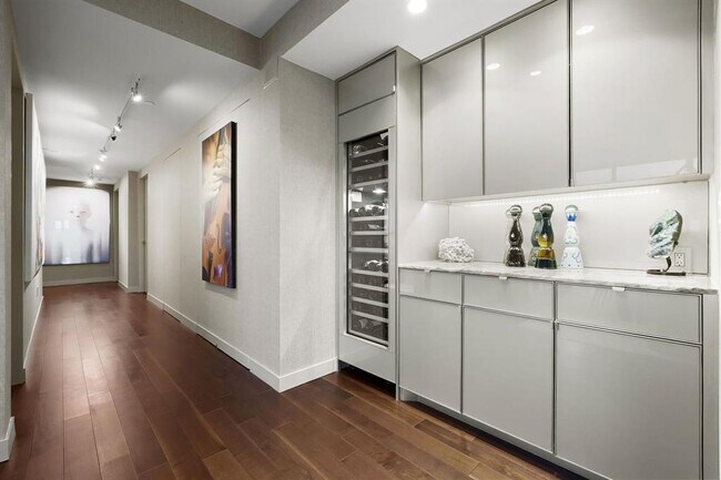 Building Photo - 3433 Westheimer Rd