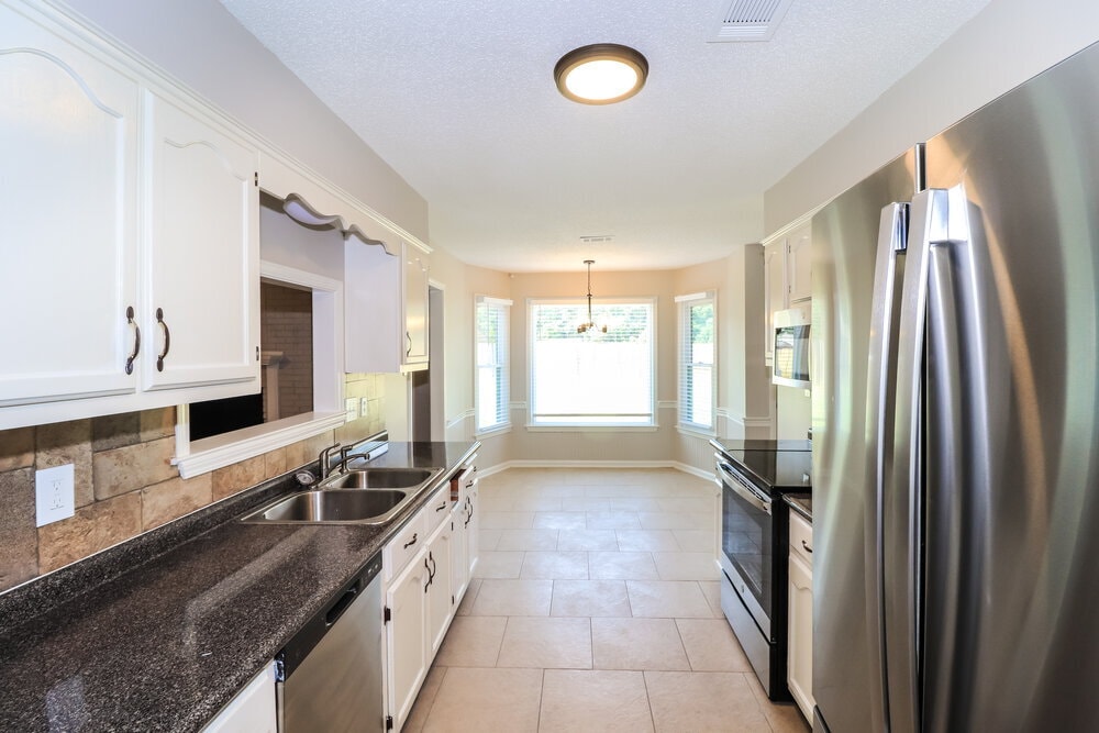 Building Photo - 8144 Creekside Cir N