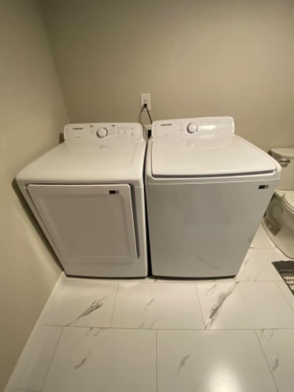 Building Photo - 2431 Sunstone Dr