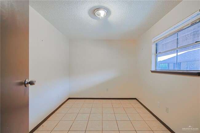 Building Photo - 1521 Nolana Ave