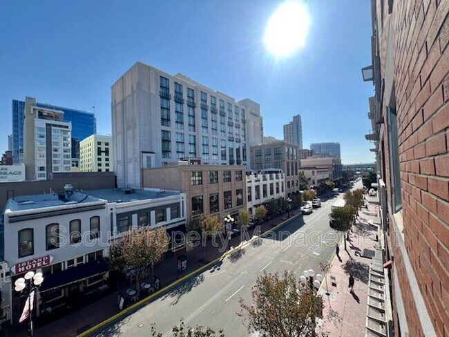 Building Photo - 445 Island Ave