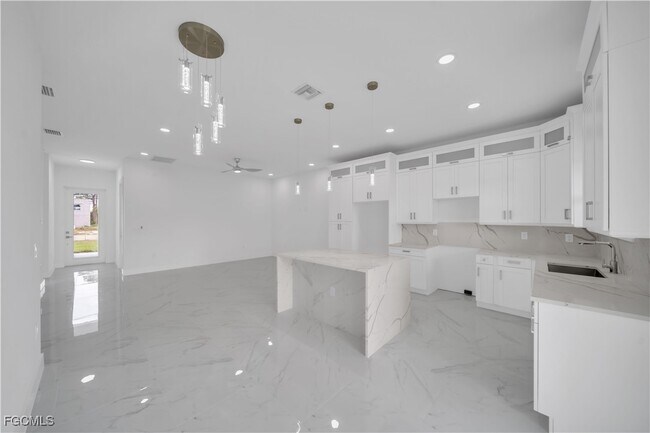 Building Photo - 1155 Countess Ave