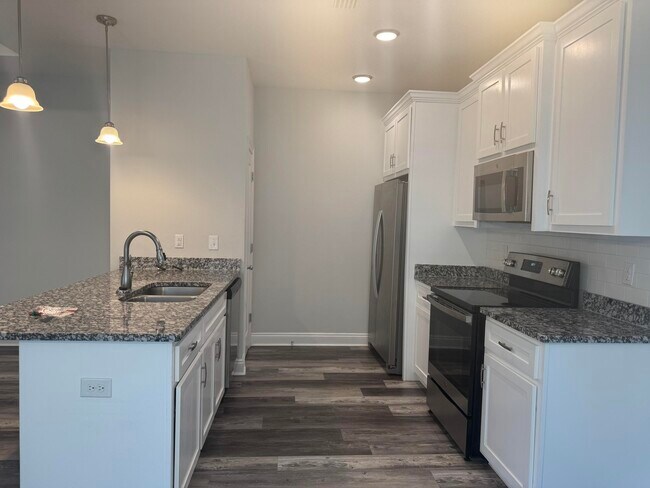 Building Photo - 5791 Kellie Dr