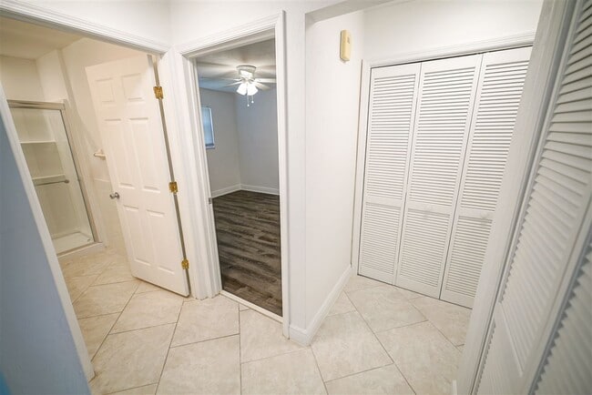 Building Photo - 1502 Pullen Rd