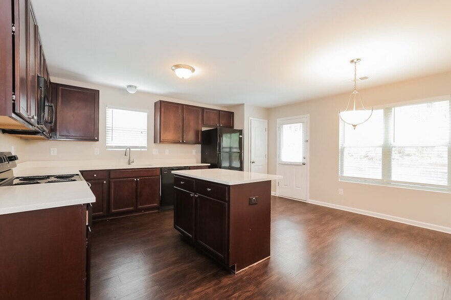 Building Photo - 155 Rockingham Dr