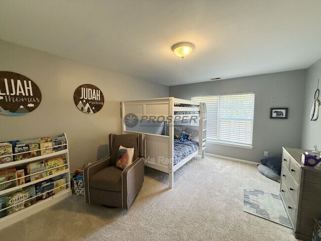 Building Photo - 833 Paran Oaks Dr