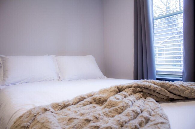 Building Photo - 1439 N Telluride St