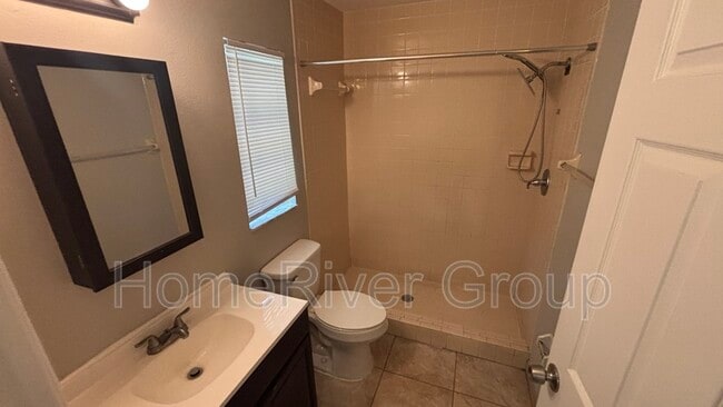 Building Photo - 3205 Bloomingdale Villas Ct