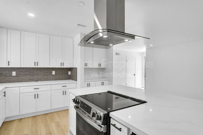 Building Photo - 4722 Mt La Palma Dr