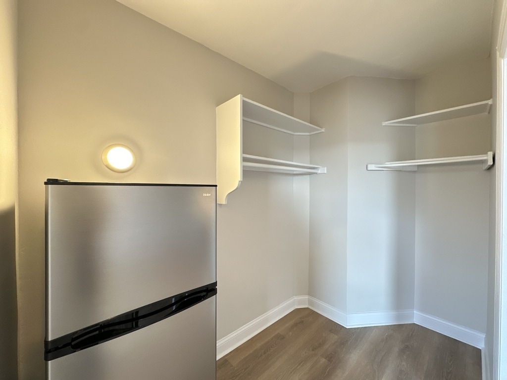 Building Photo - 3335 W Diversey Ave
