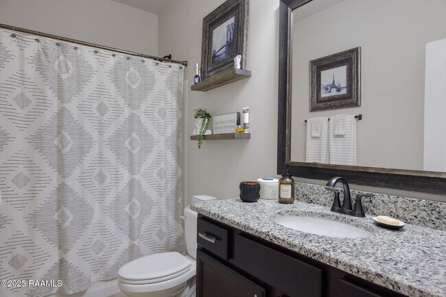 Building Photo - 301 Oak Hill Ln