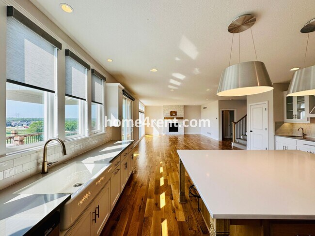 Building Photo - Exceptional Olathe Home in the Cedar Creek Subdivision w/ Wood Floors and a Finished Basment!