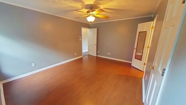 Building Photo - 151 Spring Valley Dr