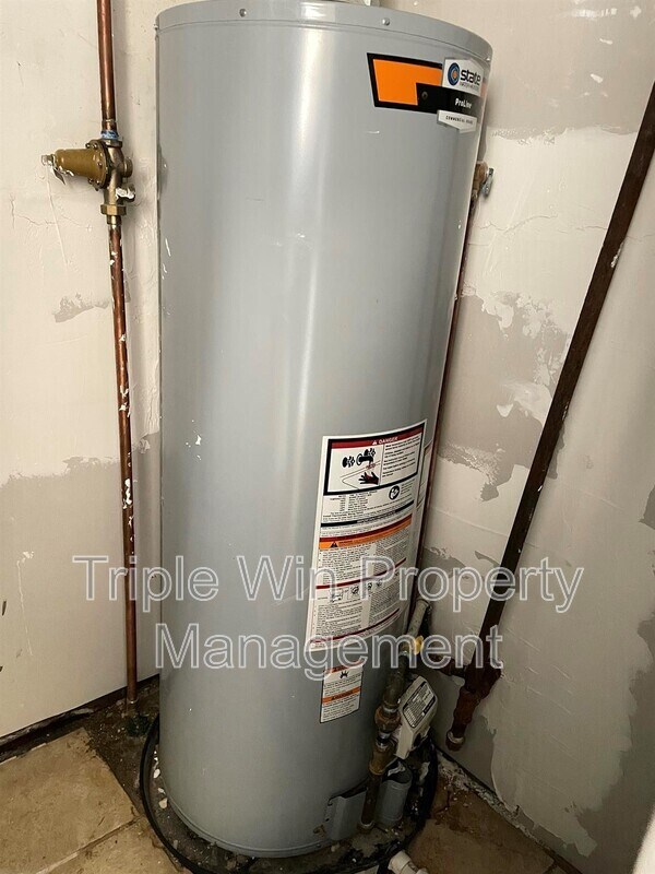 Building Photo - 10261 Imperial Dr