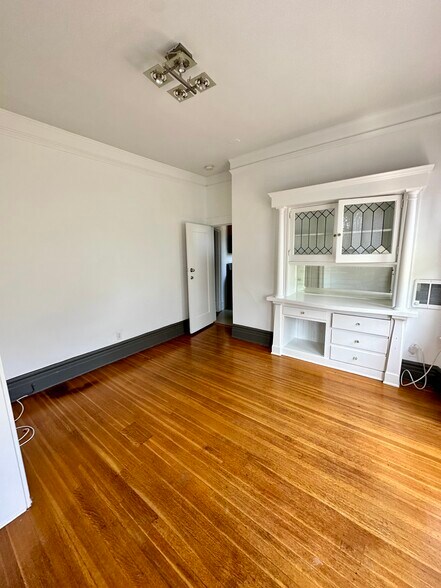 Building Photo - 2824 Menlo Ave