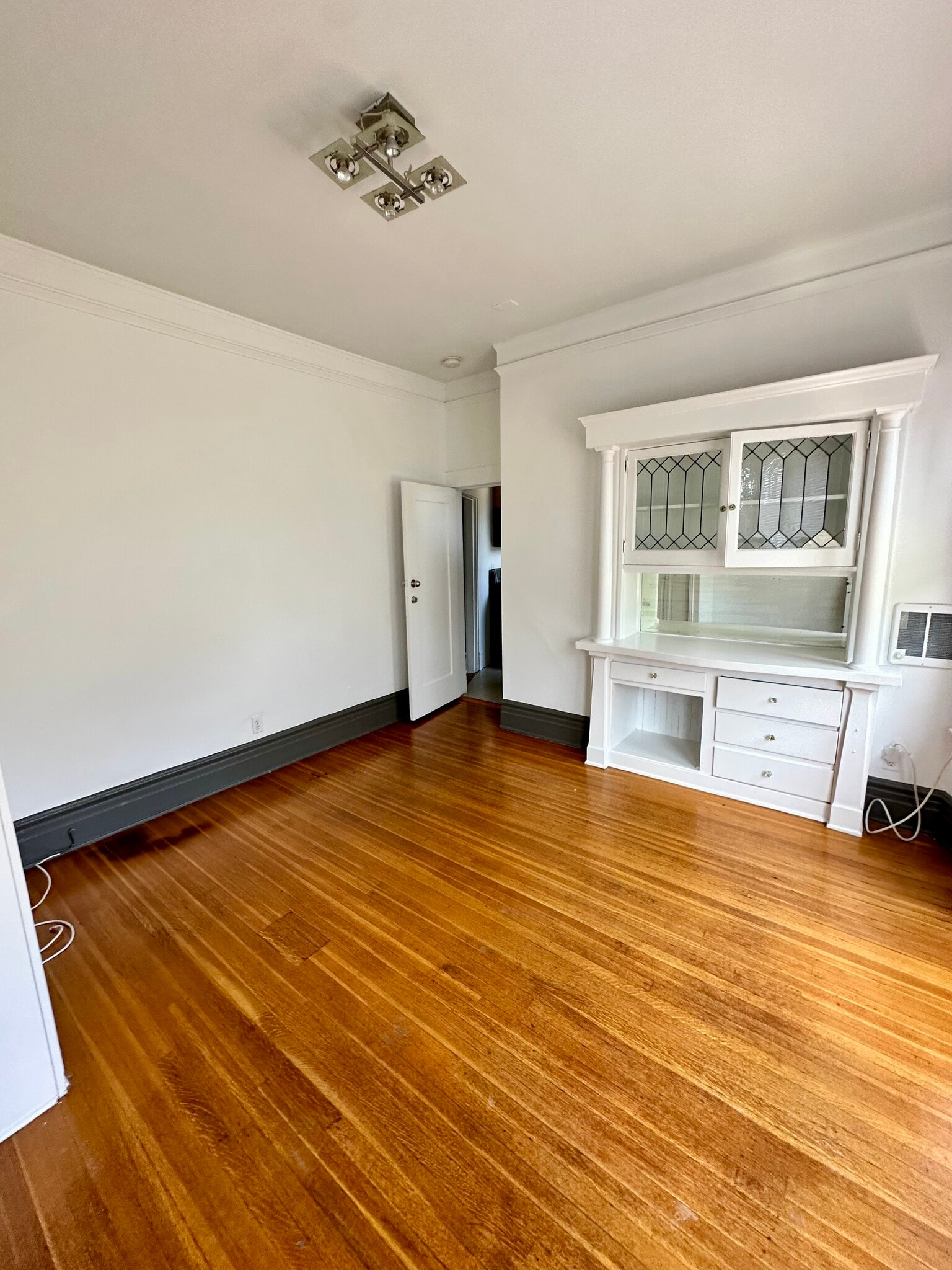 Building Photo - 2824 Menlo Ave