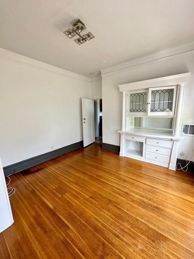 Building Photo - 2824 Menlo Ave