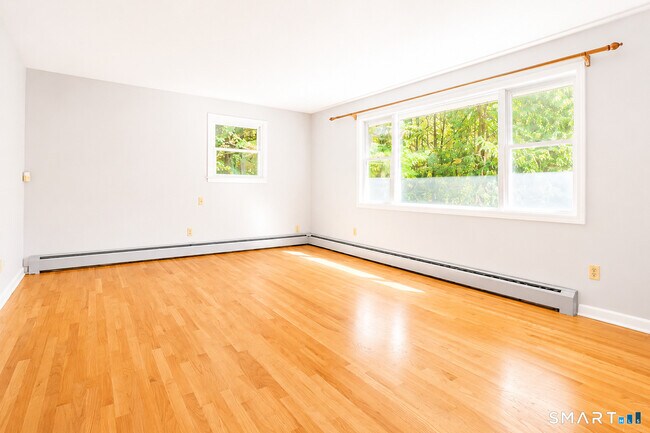 Building Photo - 677 Woodtick Rd