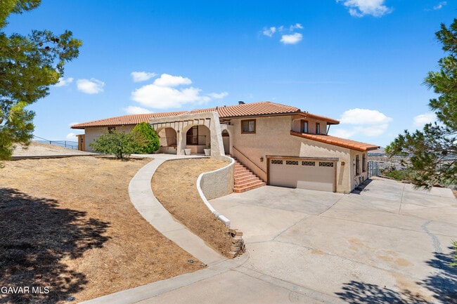 Building Photo - 1055 Lakeview Dr