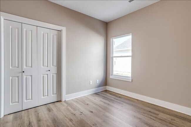 Building Photo - Southern Ridge Maxine