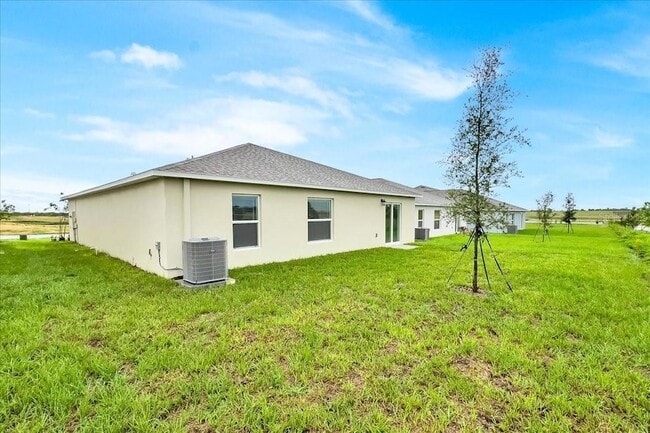 Building Photo - 2398 McKinley Dr