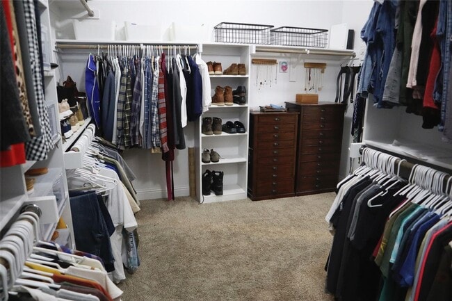 Building Photo - Room to S P R E A D out!