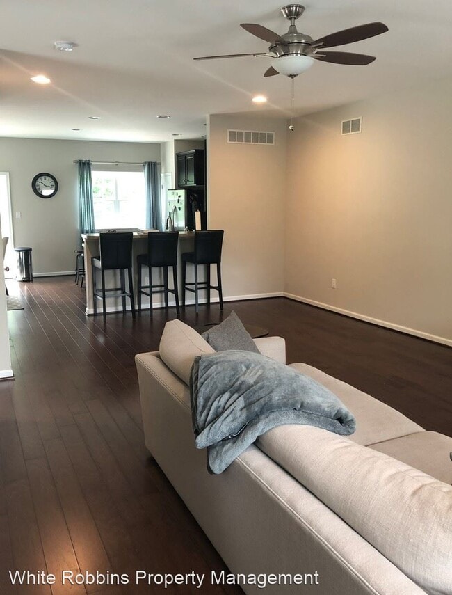 Building Photo - 3 br, 2.5 bath House - 353 Latrobe Dr