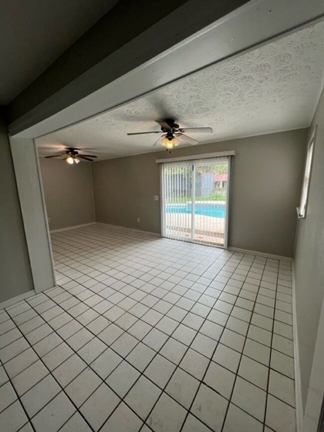 Building Photo - BEAUTIFUL 3/1 1300sq ft home with a POOL! ...