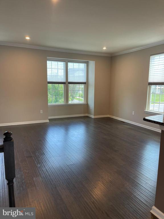 Building Photo - 331 S Parkway Dr