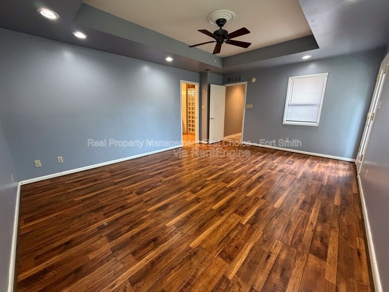 Building Photo - 1901 S 72nd St