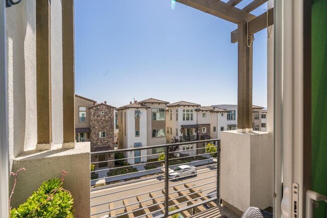 Building Photo - PENTHOUSE CONDO IN COMMUNICATION HILL | 2B...