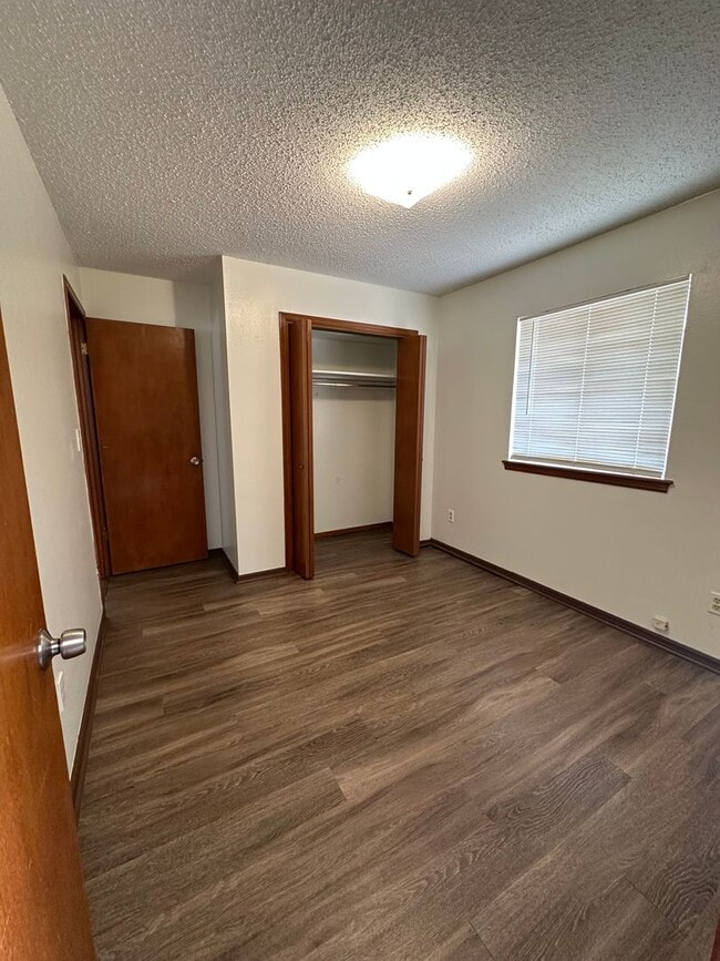 Building Photo - 3 Bed, 1.5 Bath, 1 Car garage